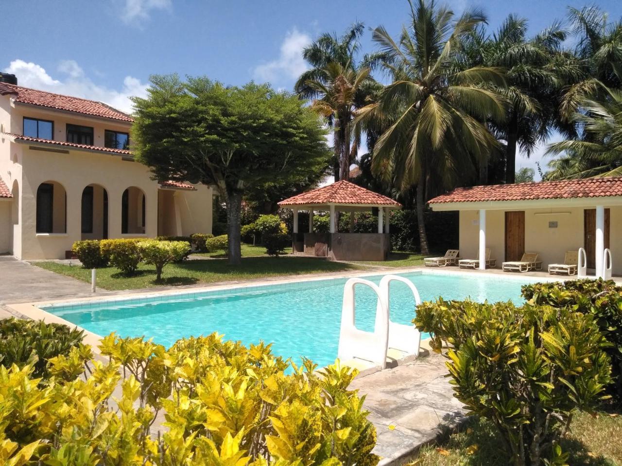 Jua Baharini Bed & Breakfast มาลินดี ภายนอก รูปภาพ