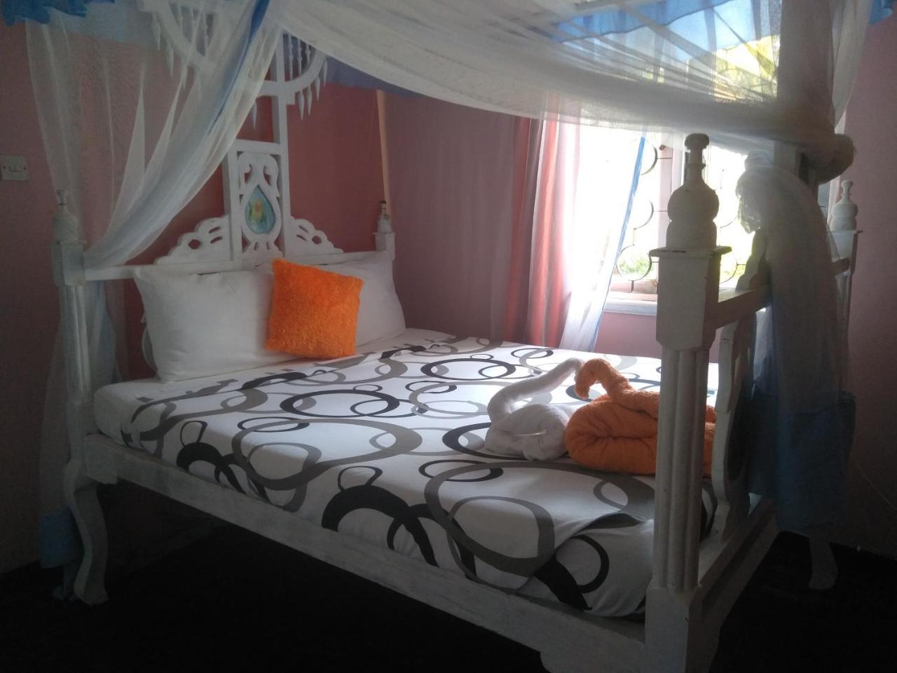 Jua Baharini Bed & Breakfast มาลินดี ภายนอก รูปภาพ