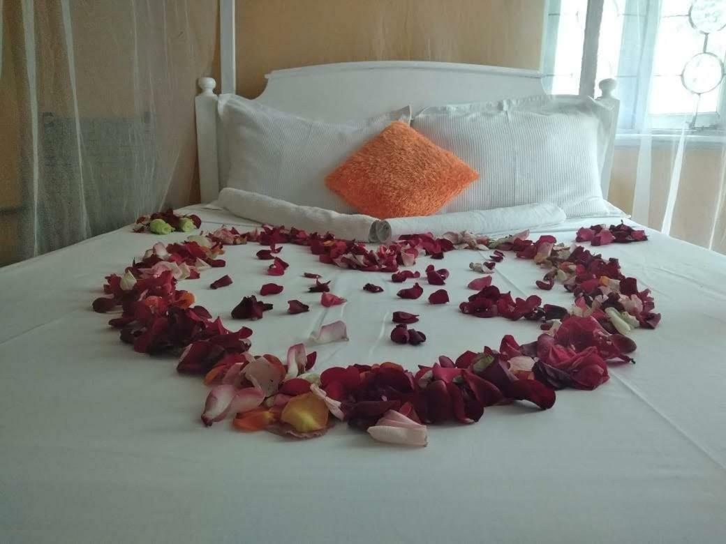 Jua Baharini Bed & Breakfast มาลินดี ภายนอก รูปภาพ